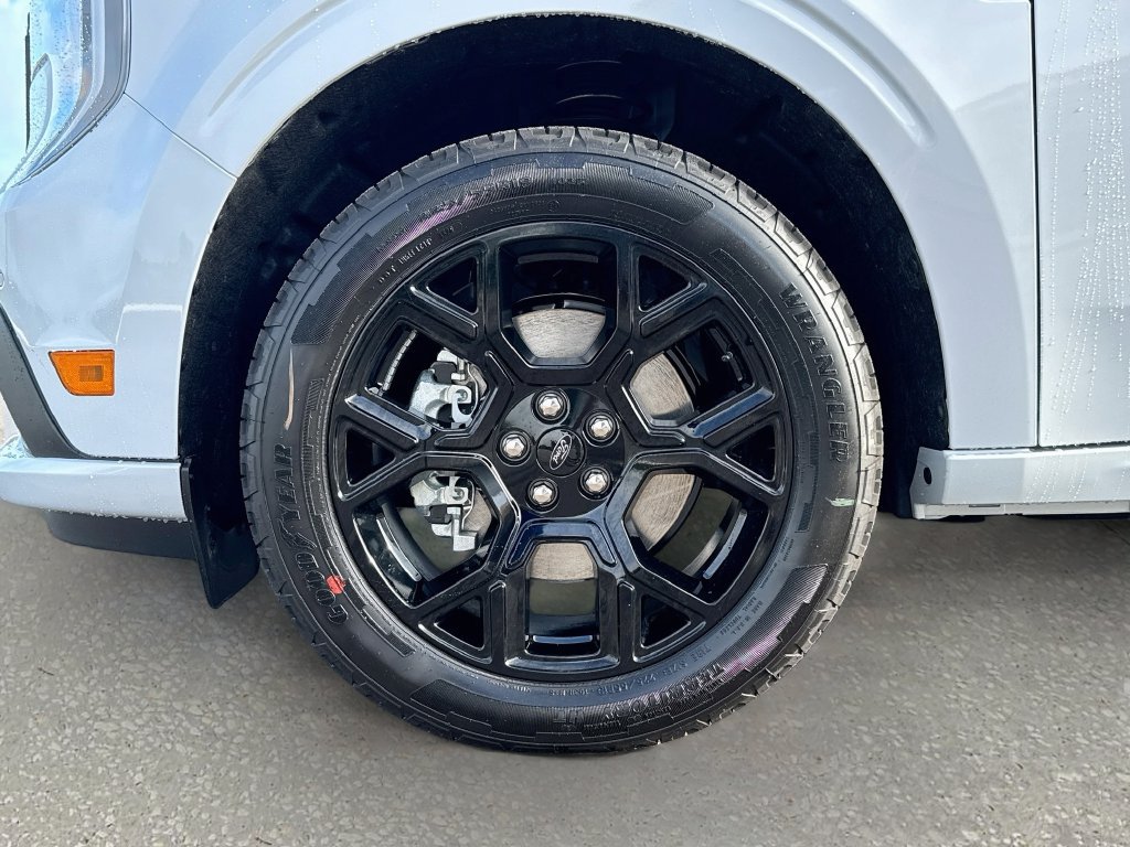 New 2026 Ford Maverick Lobo AWD/4WD image 30