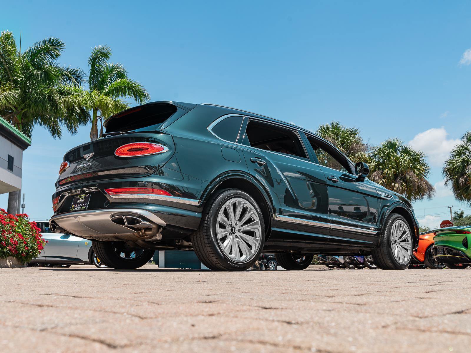 Used 2023 Bentley Bentayga Extended Wheelbase AWD/4WD image 19