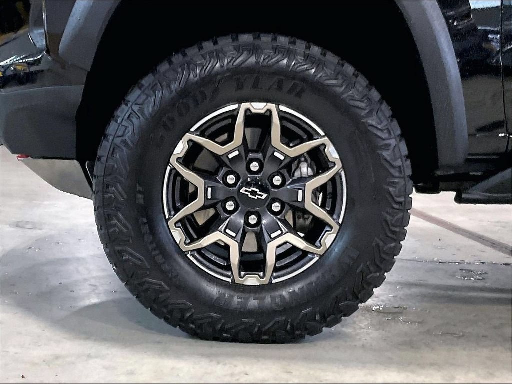 Used 2025 Chevrolet Colorado ZR2 w/ Technology Package AWD/4WD image 7