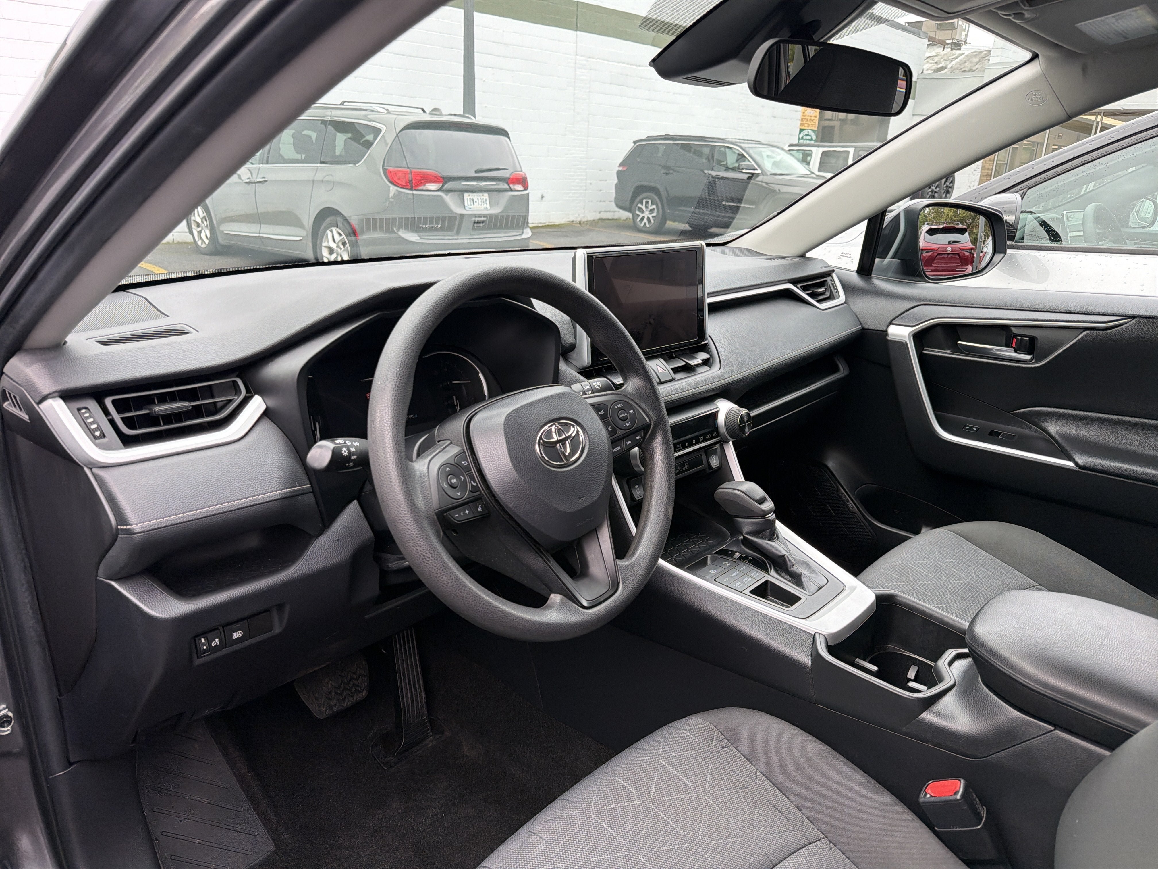 Used 2023 Toyota RAV4 XLE AWD/4WD image 17