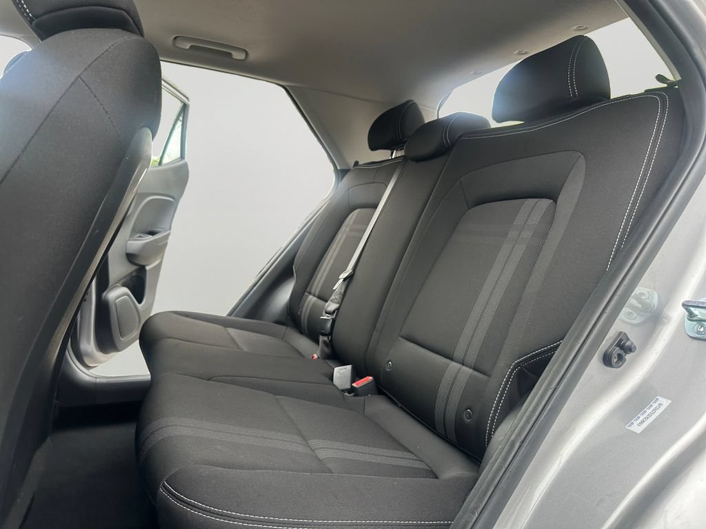 Used 2025 Hyundai Venue SEL FWD image 25