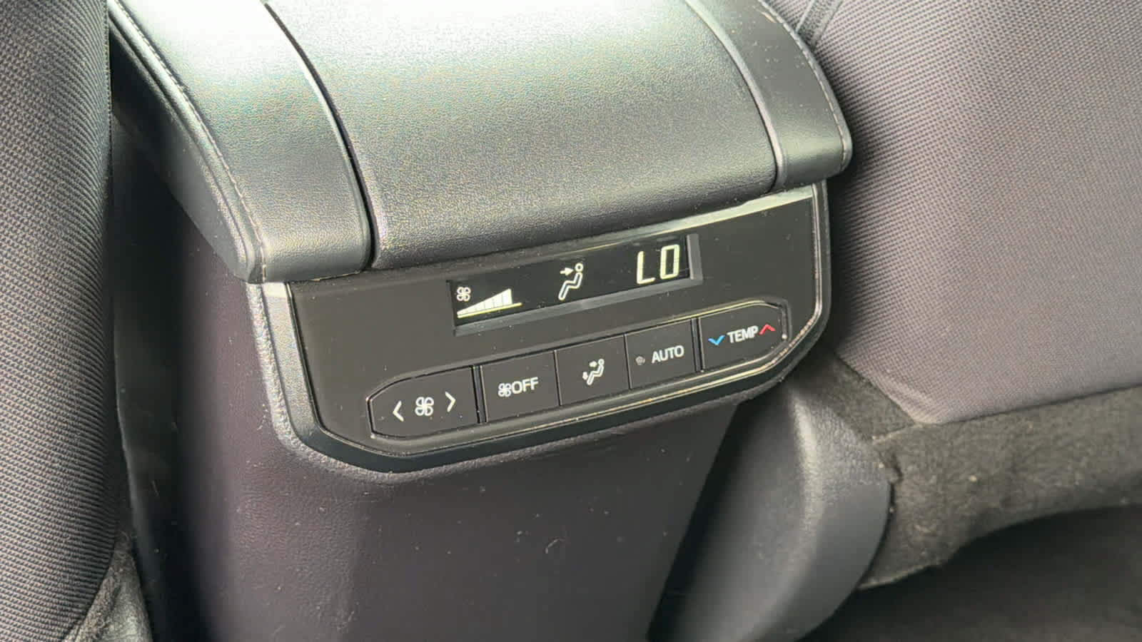 Used 2025 Toyota Highlander LE FWD image 25