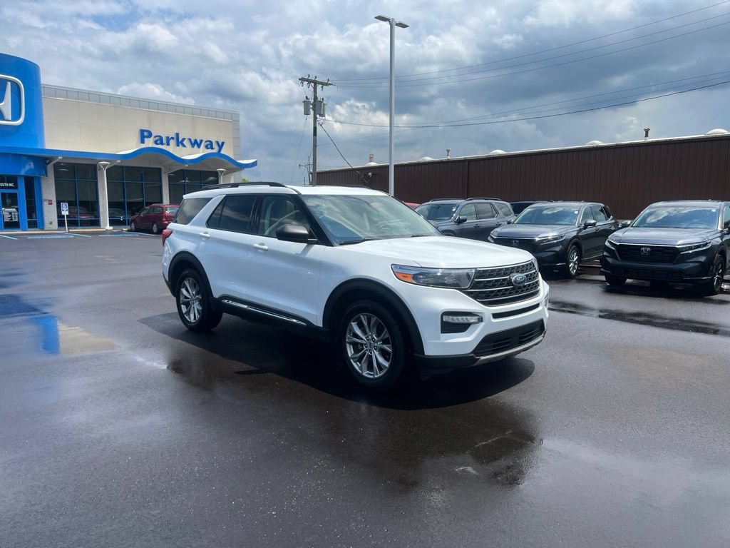 Used 2021 Ford Explorer XLT w/ Equipment Group 202A AWD/4WD image 2
