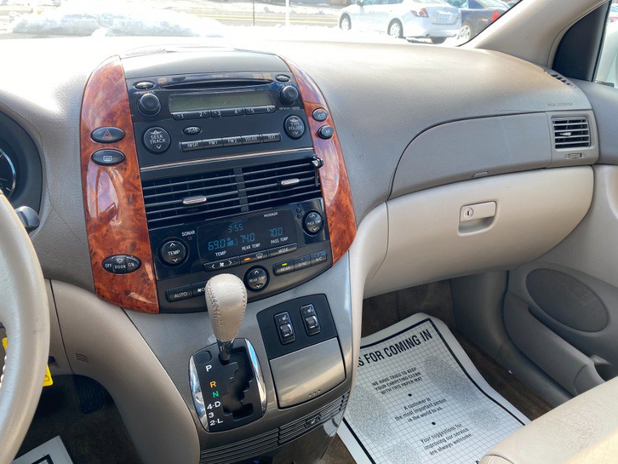 Used 2007 Toyota Sienna XLE Limited FWD image 16