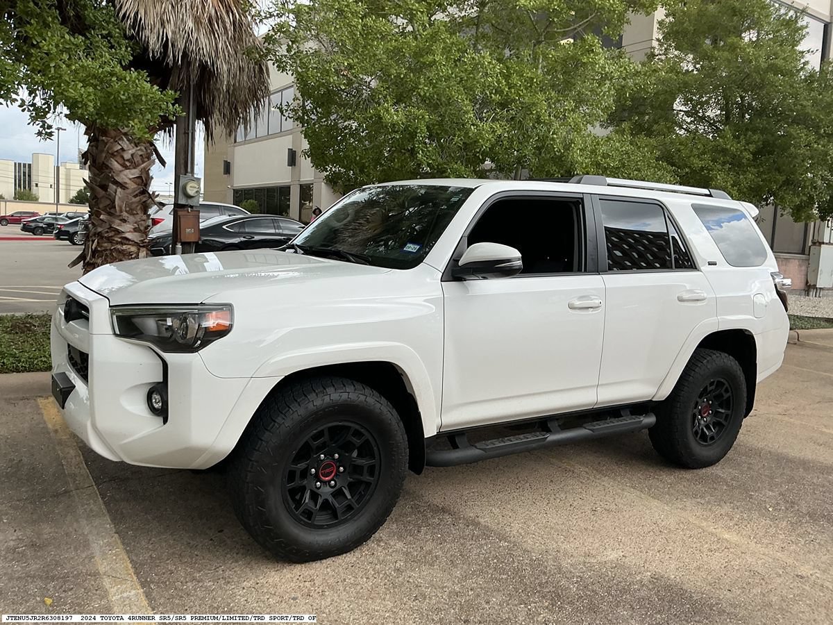 Used 2024 Toyota 4Runner SR5 Premium w/ Moonroof Package AWD/4WD image 4