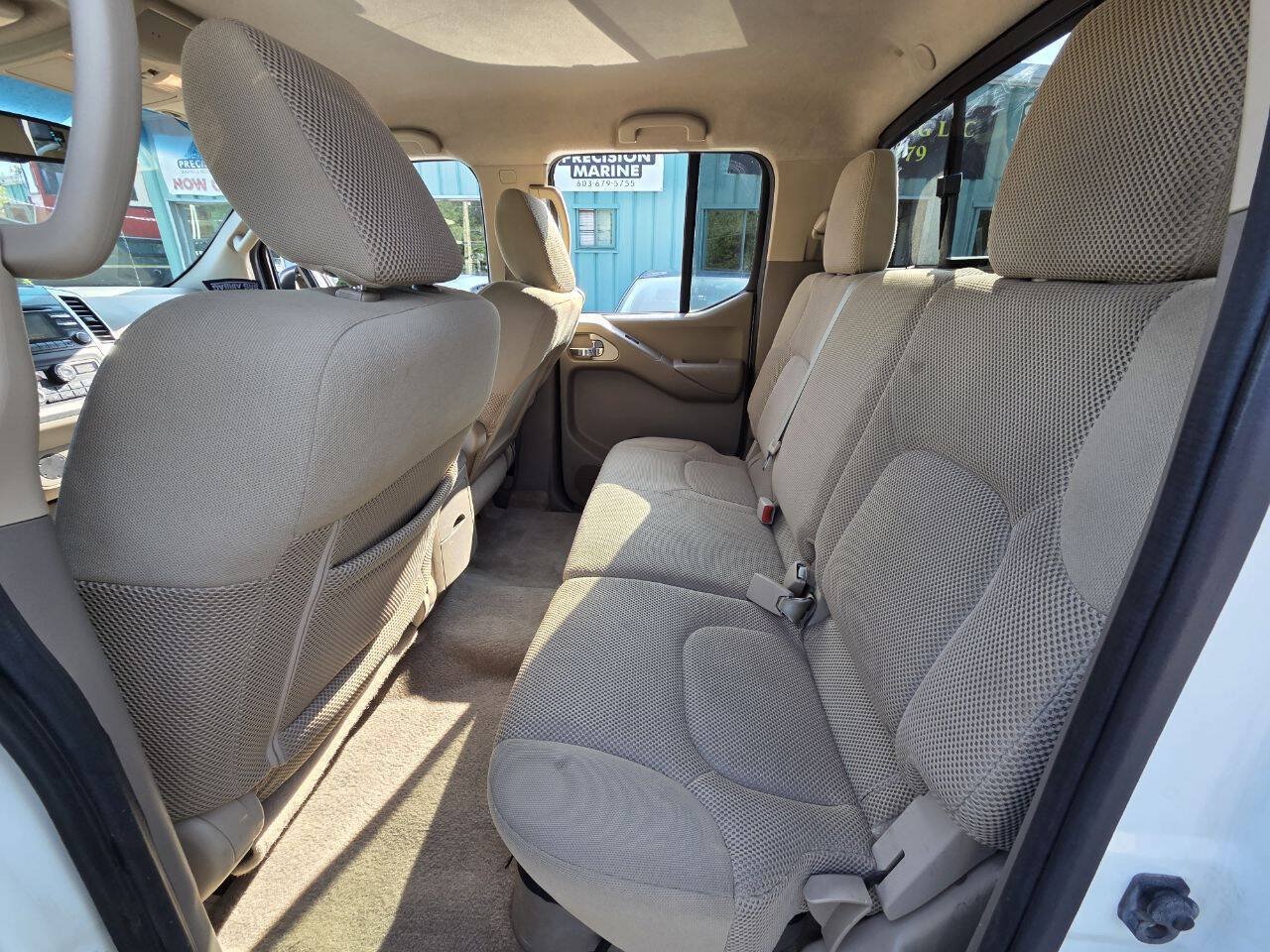 Used 2014 Nissan Frontier SV w/ SV Value Truck Package RWD image 18