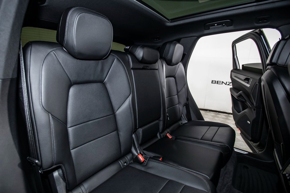 Used 2025 Porsche Cayenne image 15