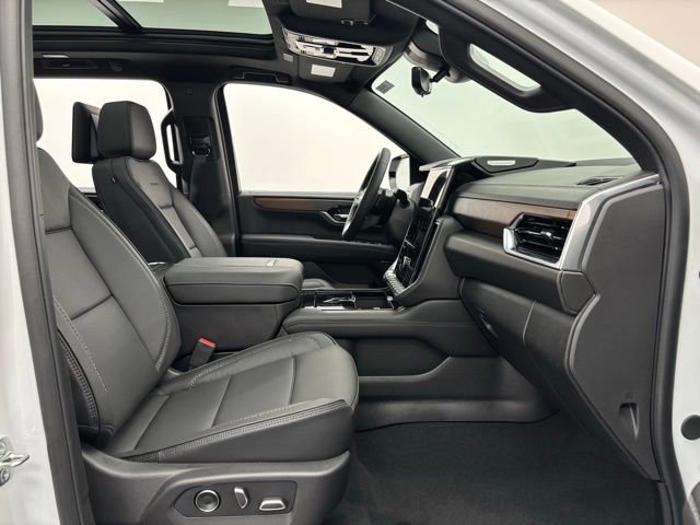New 2026 GMC Yukon XL Denali w/ Denali Reserve Package image 38