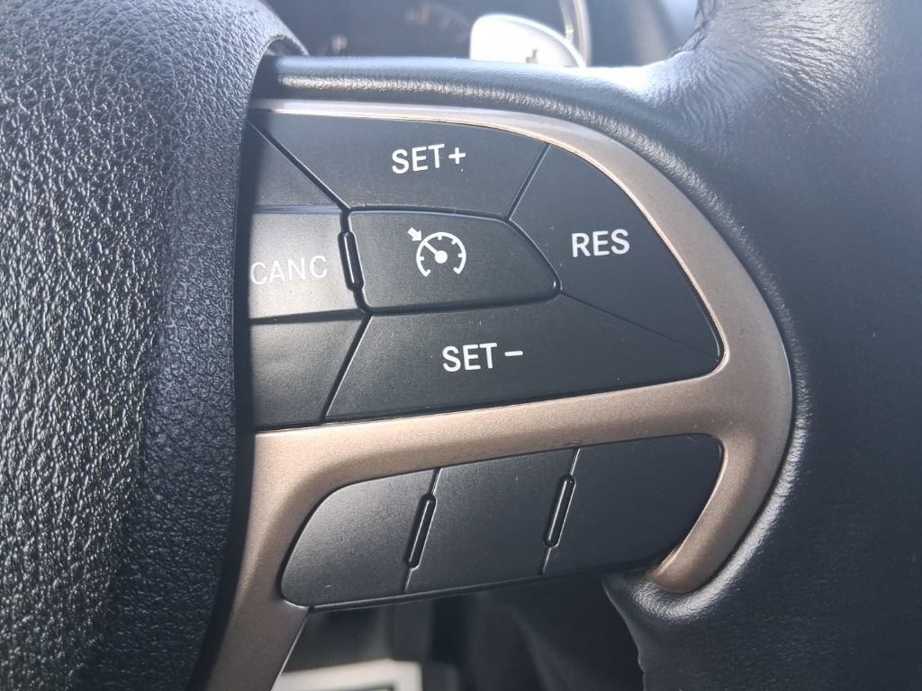 Used 2016 Jeep Grand Cherokee Laredo 75th Anniversary image 23