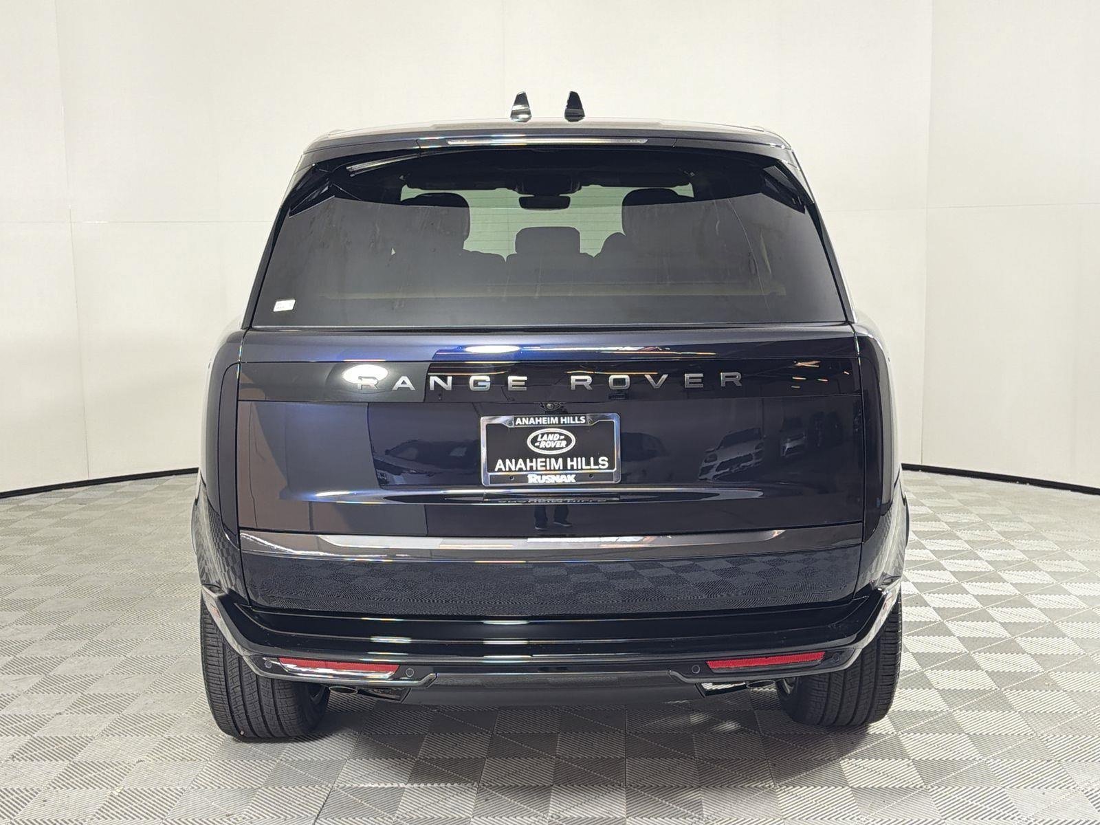 New 2026 Land Rover Range Rover Long Wheelbase SE image 3