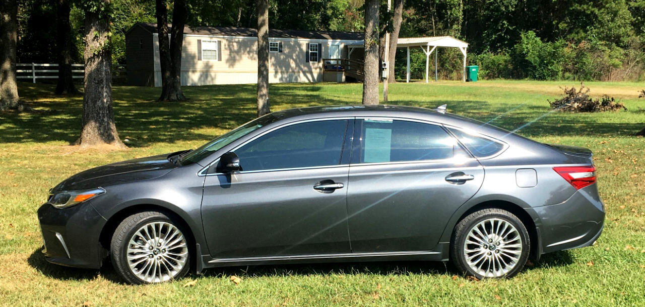 Used 2018 Toyota Avalon XLE Premium image 2