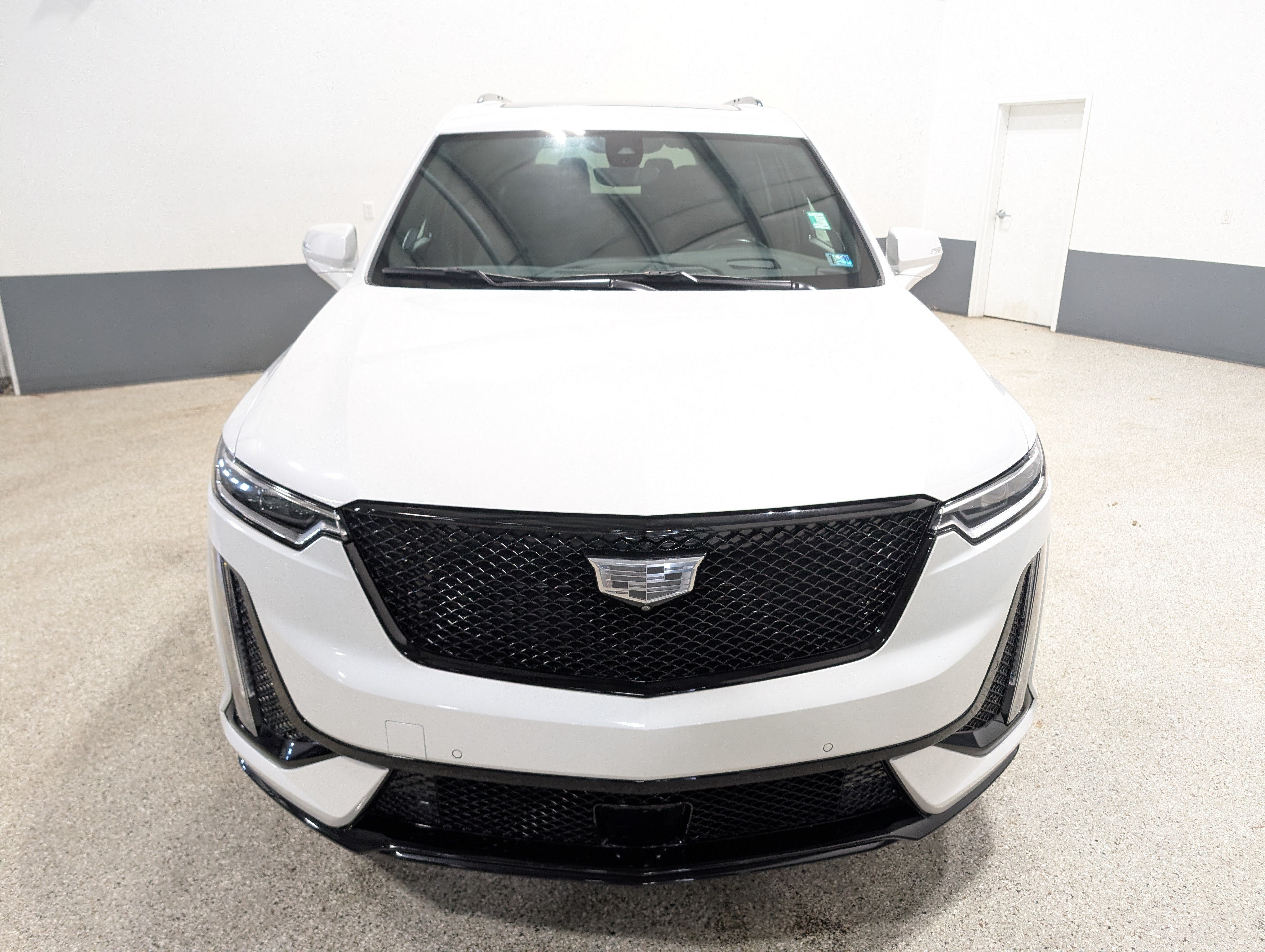 Used 2024 Cadillac XT6 Sport w/ LPO, ONYX Package AWD/4WD image 8