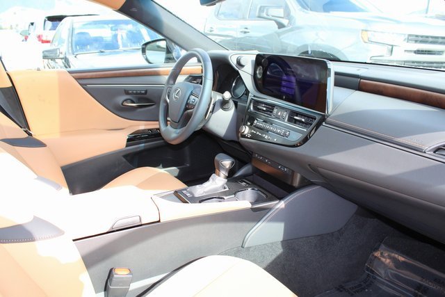 Certified 2025 Lexus ES 300h w/ Premium Package image 5