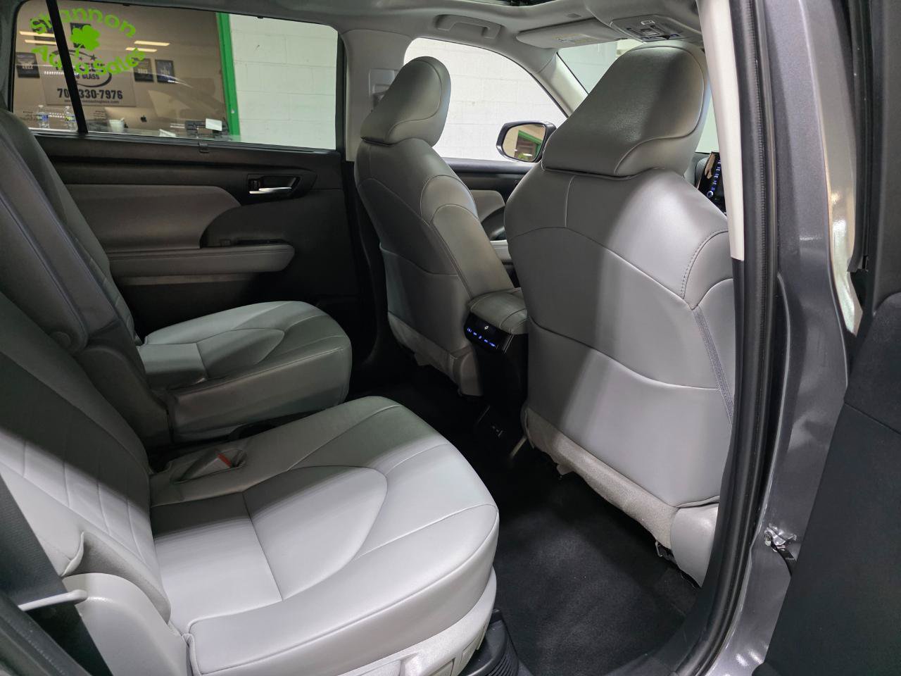 Used 2022 Toyota Highlander XLE AWD/4WD image 24