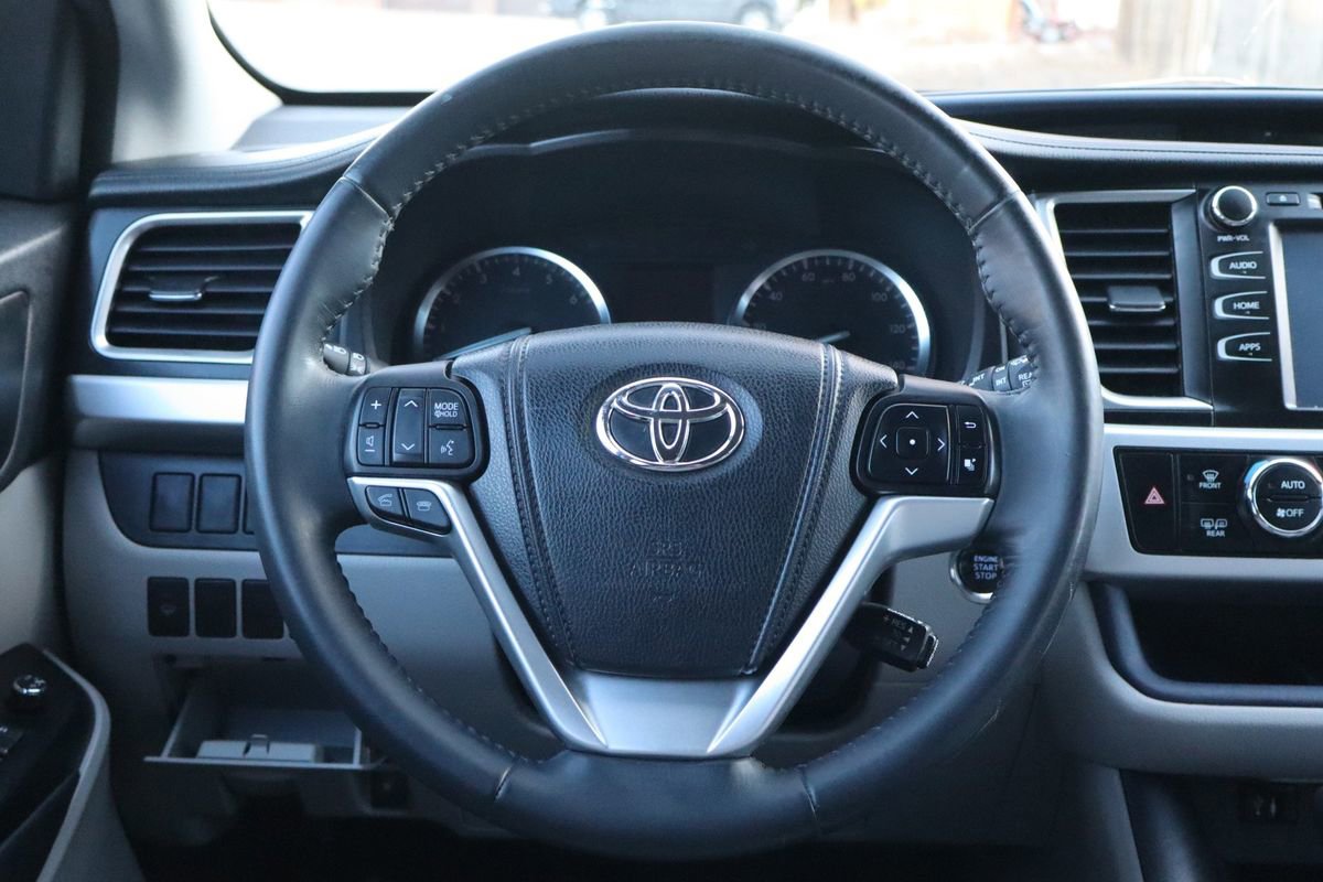 Used 2014 Toyota Highlander XLE image 18