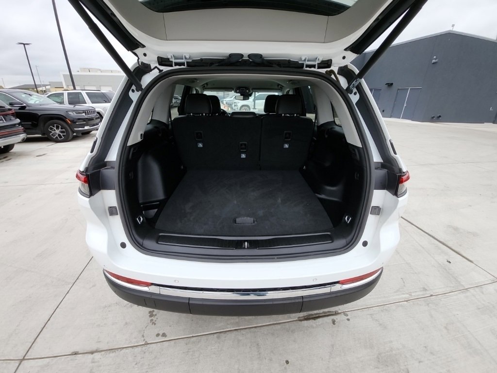 Used 2024 Jeep Grand Cherokee Limited image 12