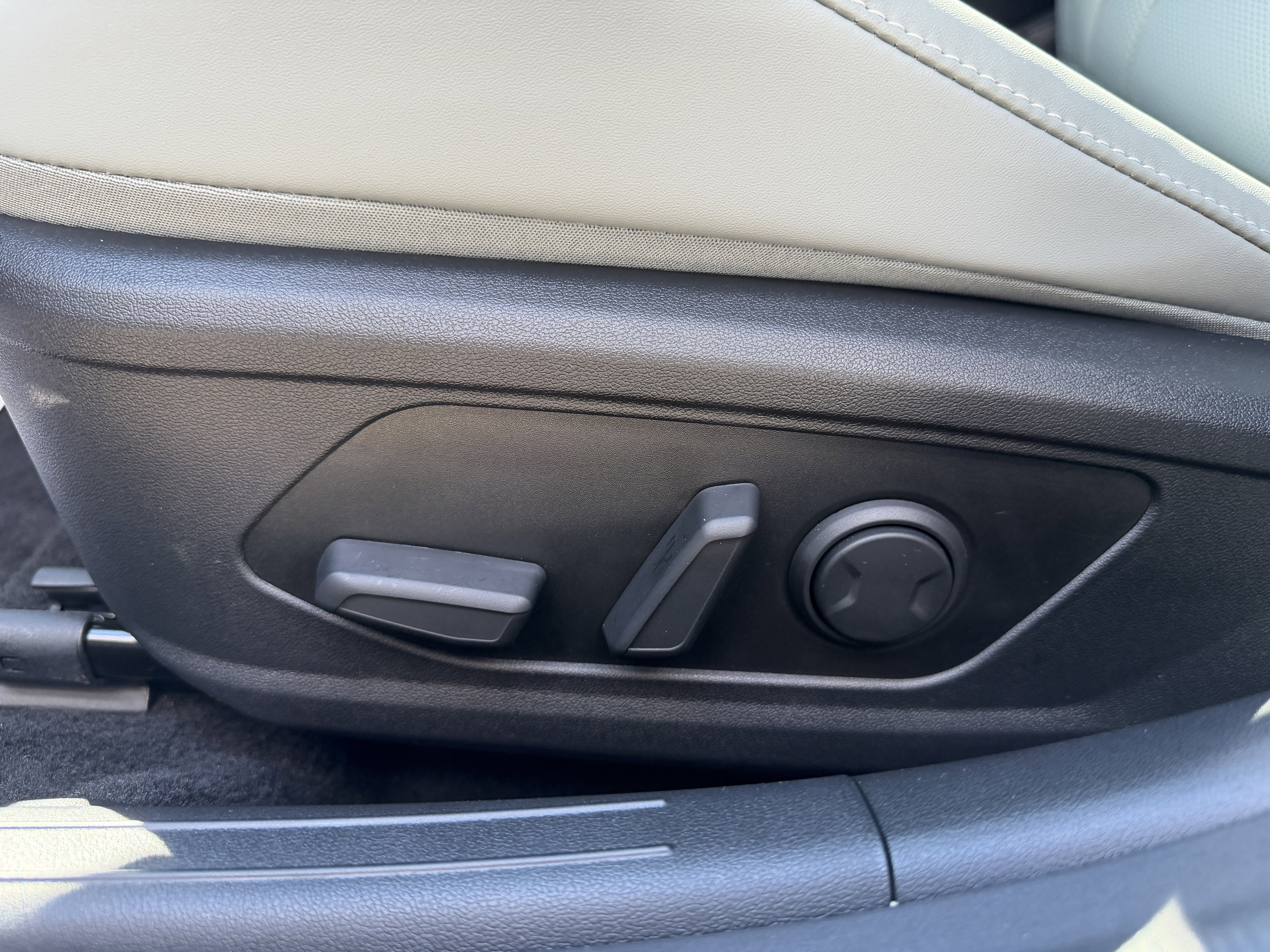 Certified 2025 Hyundai Elantra Limited image 26
