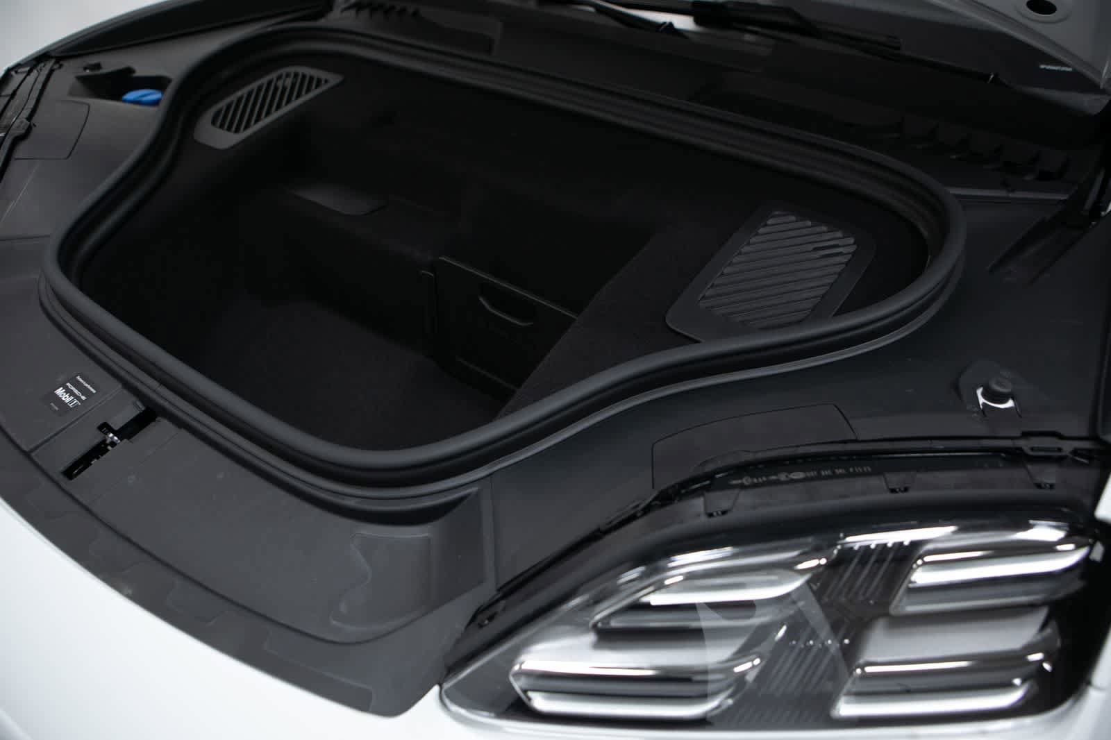 New 2026 Porsche Macan Electric RWD image 38