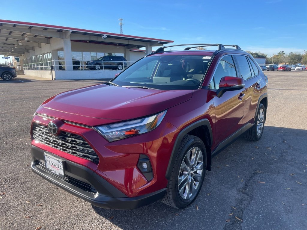 Used 2023 Toyota RAV4 XLE Premium image 3
