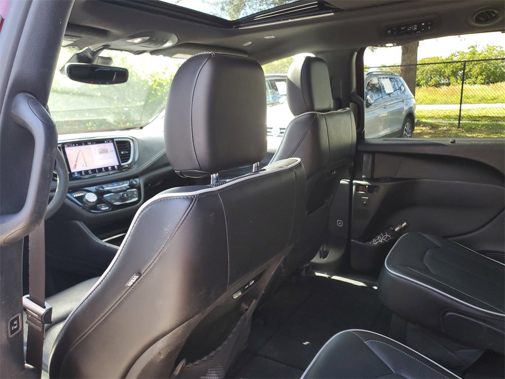 Used 2022 Chrysler Pacifica Limited w/ S Appearance Package image 11