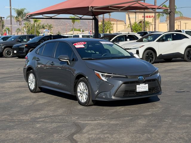 Used 2025 Toyota Corolla LE FWD image 3