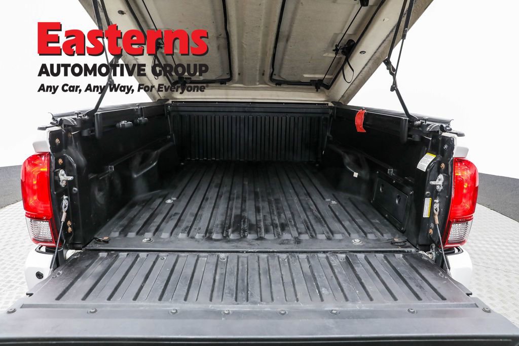 Used 2022 Toyota Tacoma SR w/ SR Convenience Package image 9