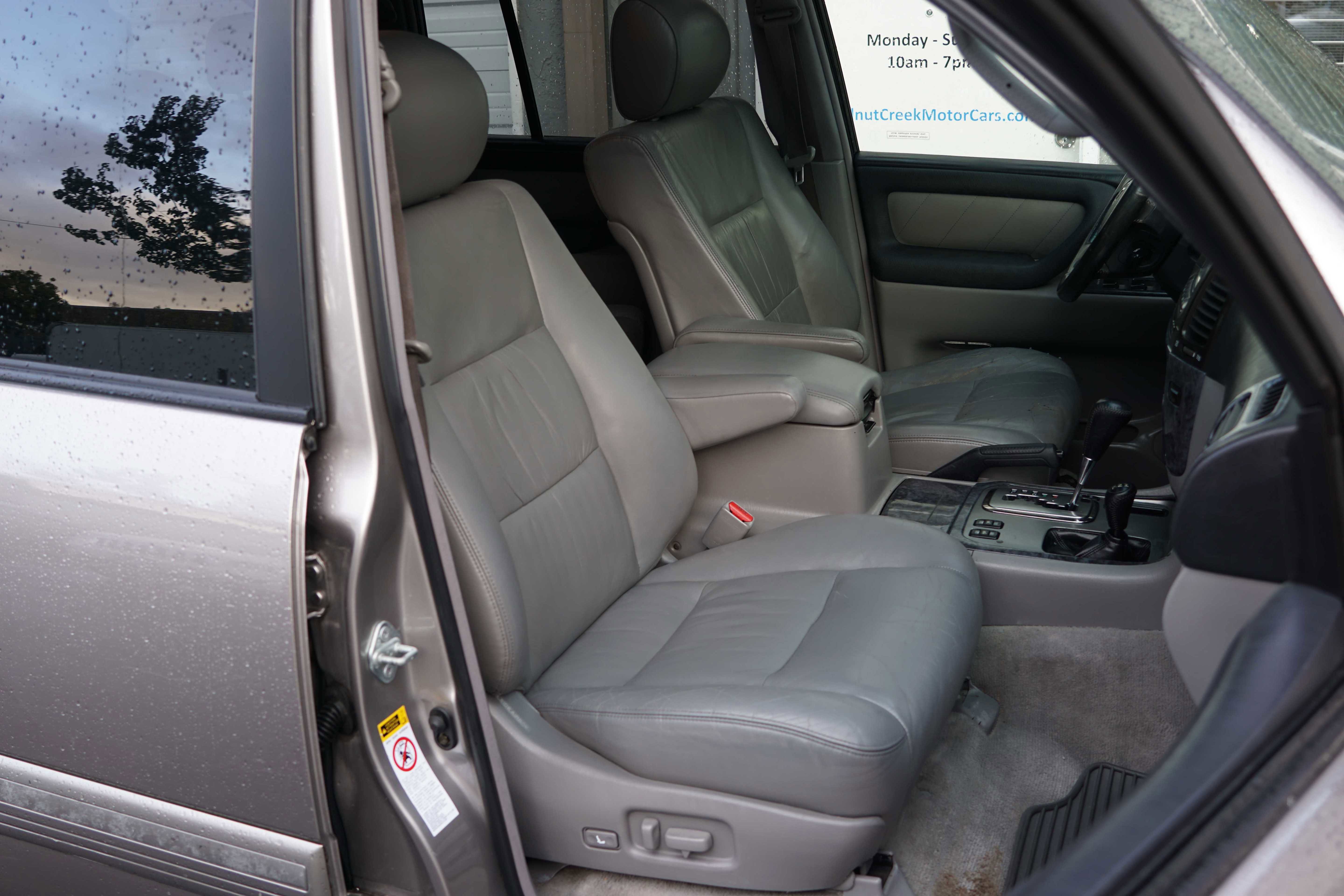Used 2004 Toyota Land Cruiser image 35