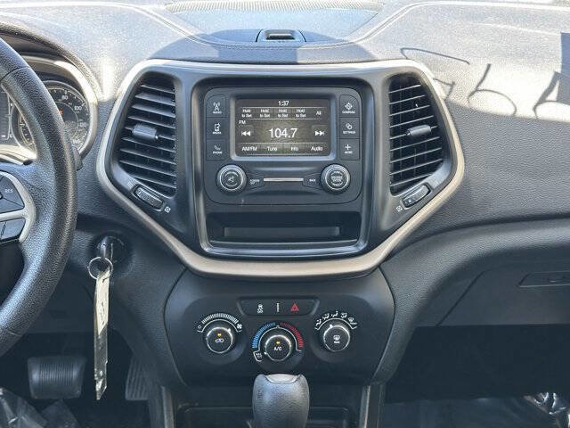 Used 2015 Jeep Cherokee Sport FWD image 19