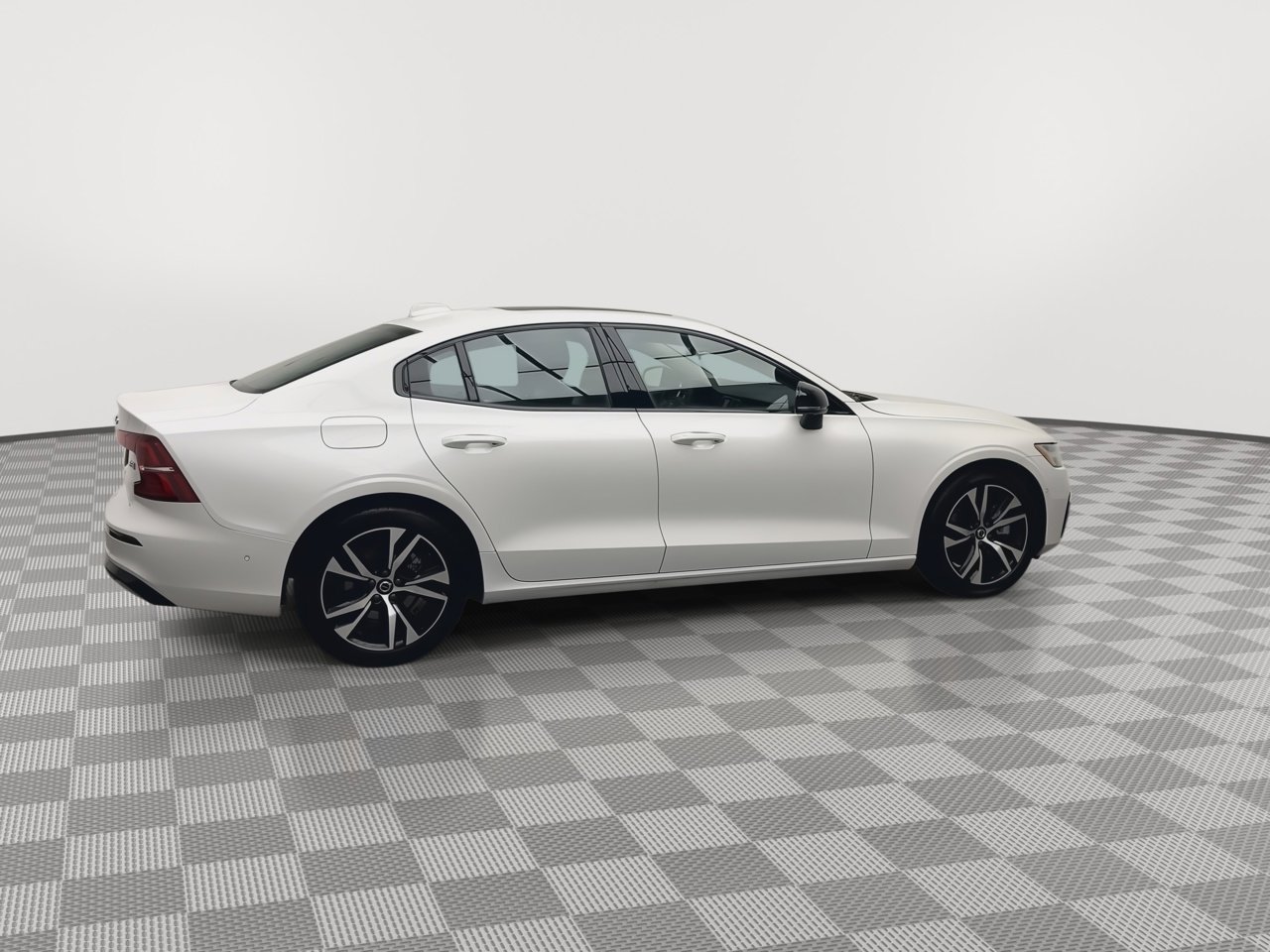 Used 2024 Volvo S60 B5 Plus image 38