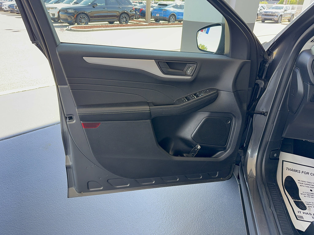 Certified 2022 Ford Escape SE w/ SE Sport Appearance Package AWD/4WD image 8