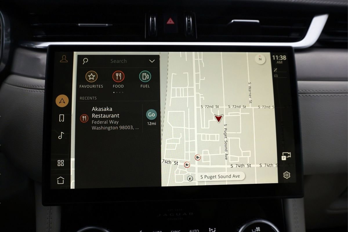 Used 2025 Jaguar F-PACE R-Dynamic S image 30