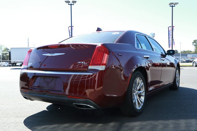 Used 2017 Chrysler 300 C RWD image 6