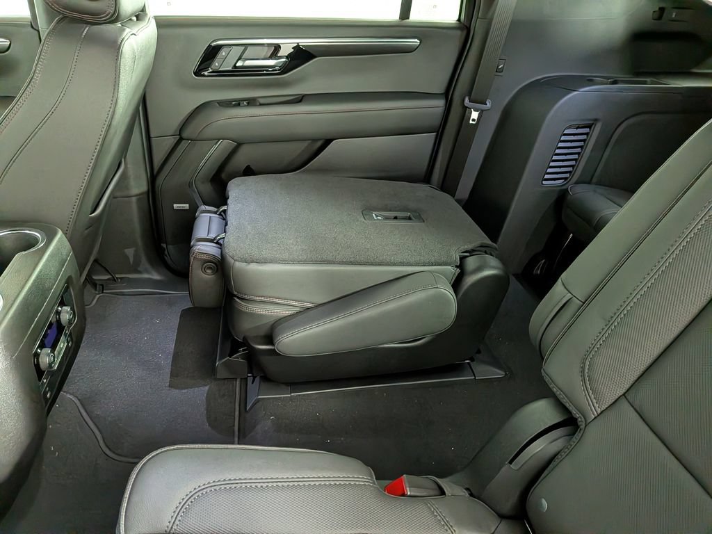 New 2026 Chevrolet Suburban RST w/ RST Capability Package AWD/4WD image 32