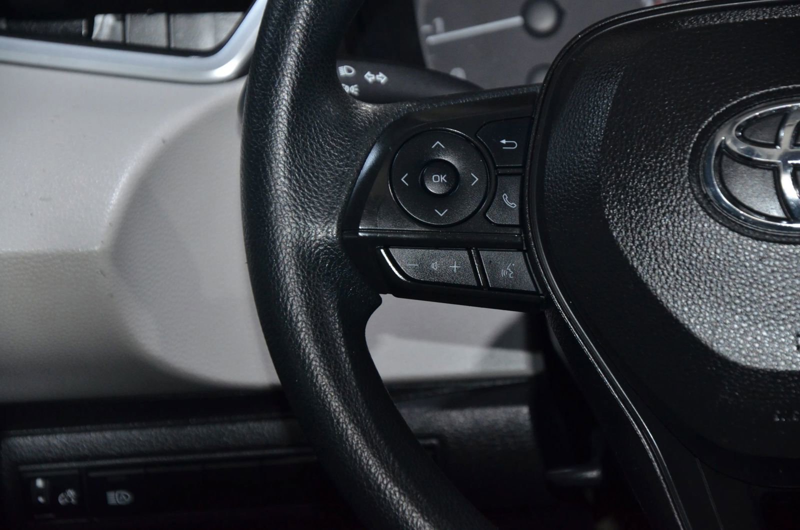 Used 2024 Toyota Corolla LE image 25