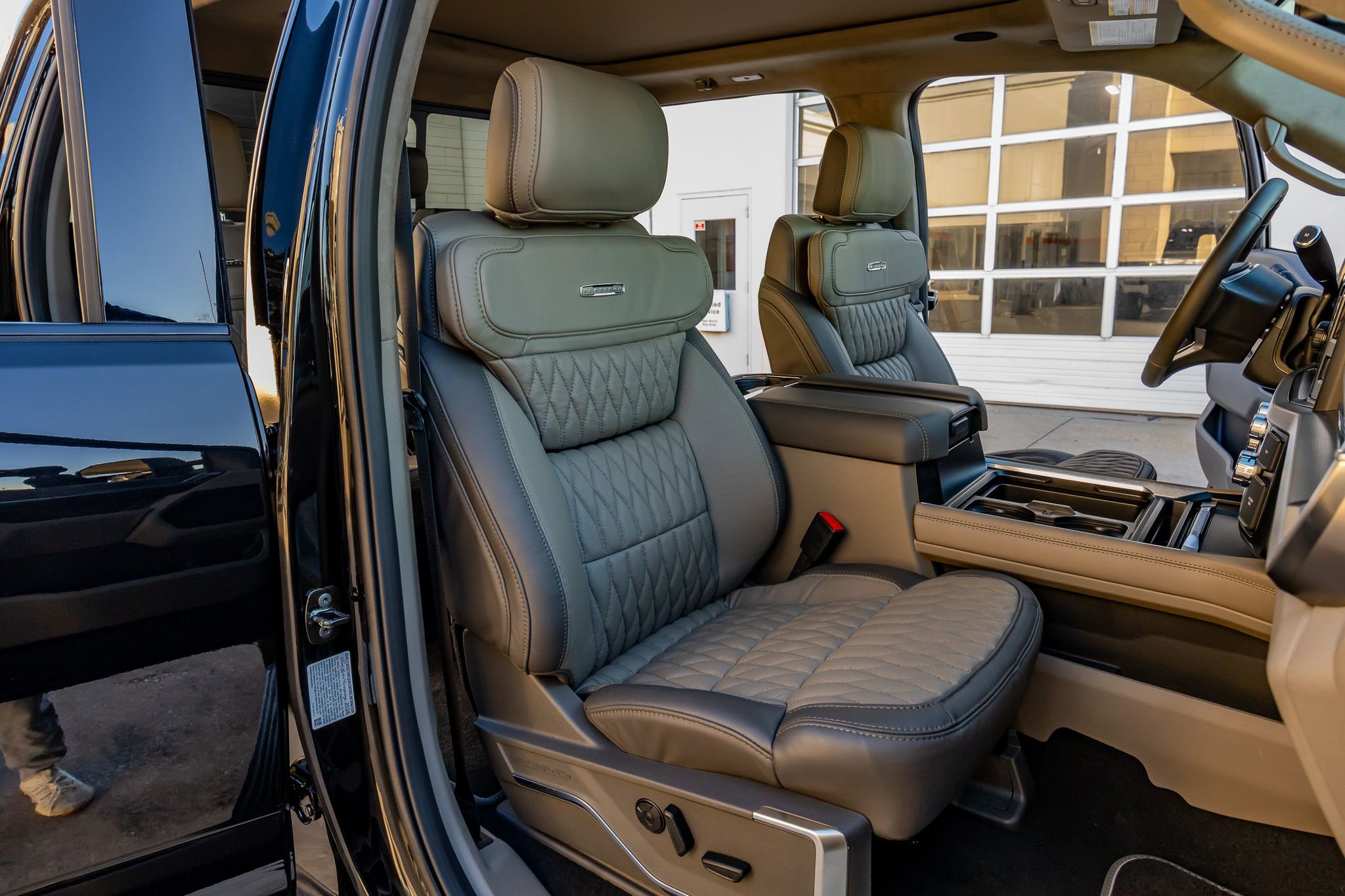 Used 2026 Ford F450 Platinum w/ Platinum Plus Package image 30