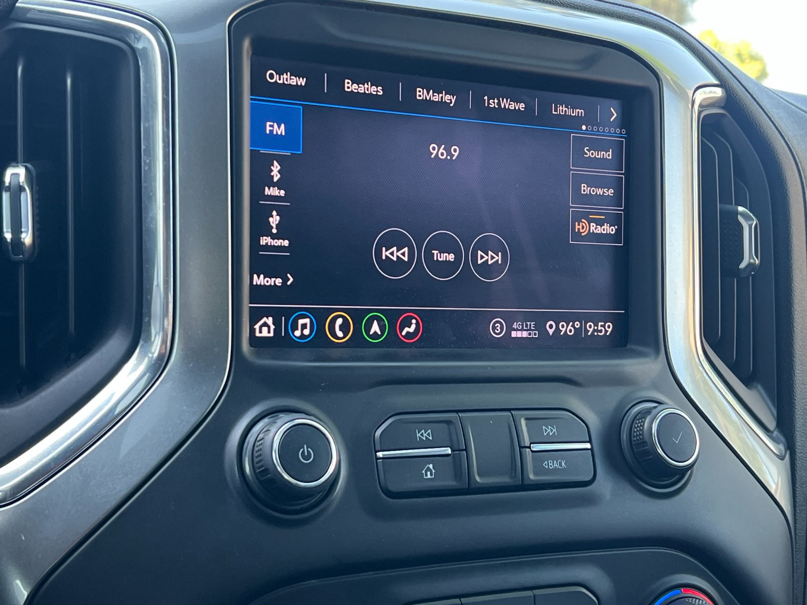 Used 2020 Chevrolet Silverado 1500 LTZ w/ LTZ Plus Package AWD/4WD image 17