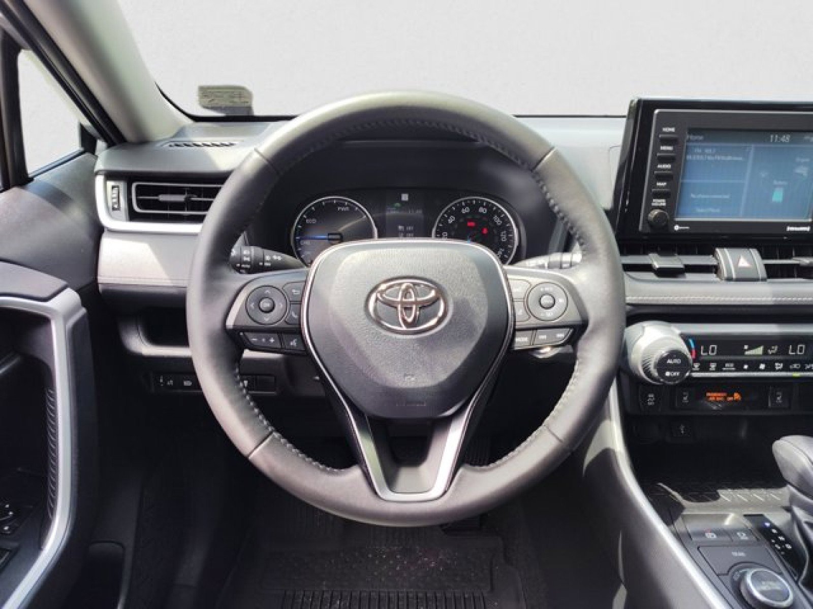 Used 2021 Toyota RAV4 XLE Premium image 14