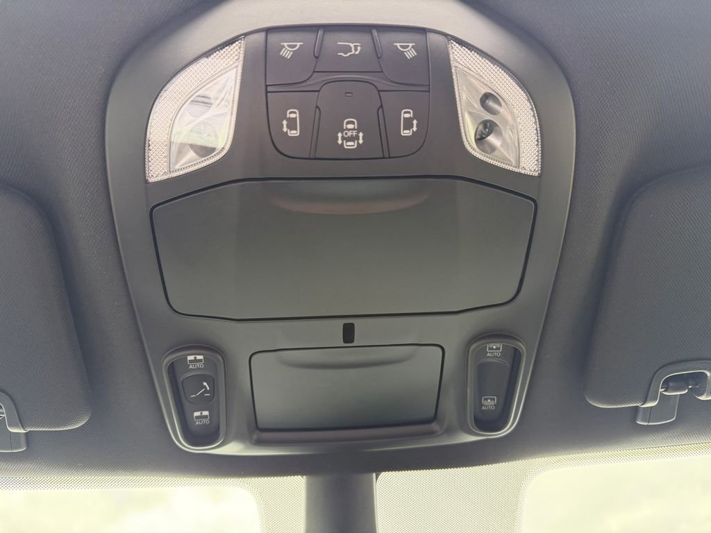 New 2027 Chrysler Pacifica Limited AWD/4WD image 29