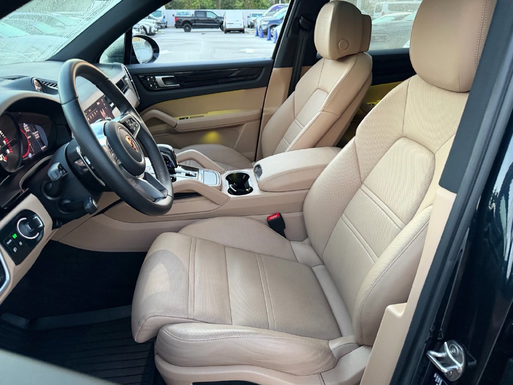 Used 2023 Porsche Cayenne Platinum Edition AWD/4WD image 10