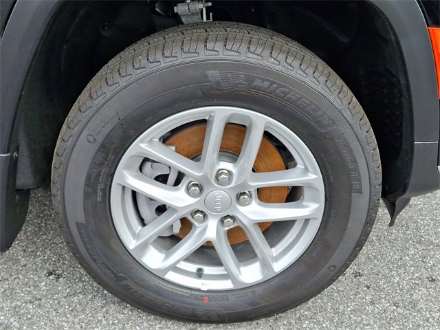 New 2025 Jeep Grand Cherokee L Laredo image 5