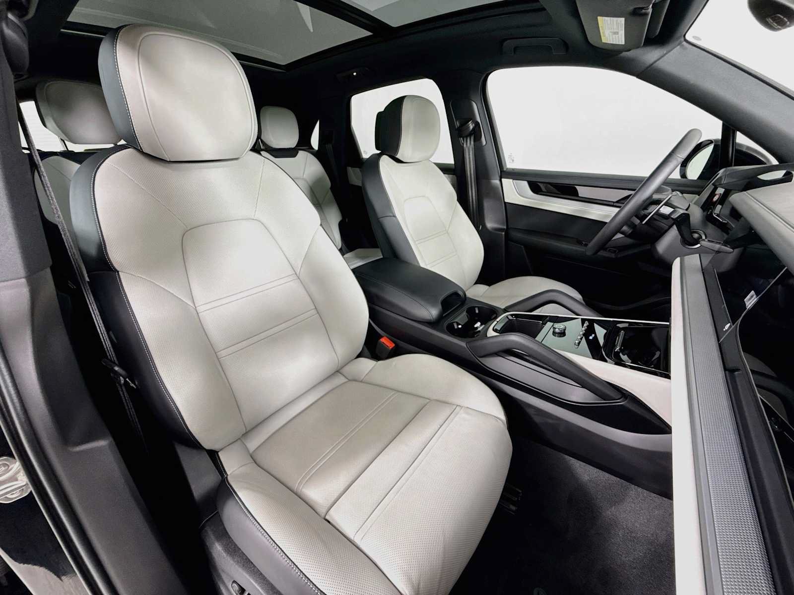 Certified 2025 Porsche Cayenne S AWD/4WD image 29