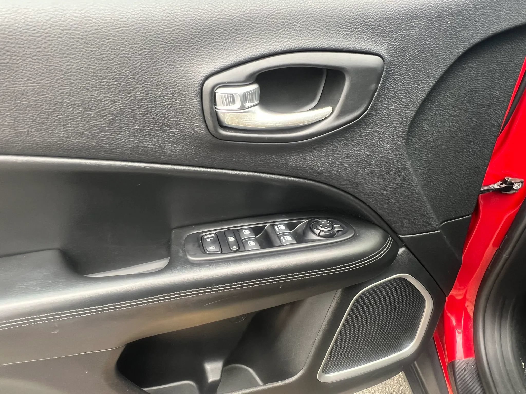 Used 2020 Jeep Compass Latitude AWD/4WD image 13