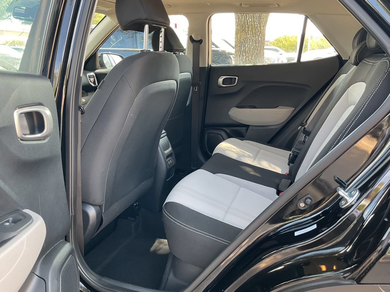 Used 2025 Hyundai Venue SEL FWD image 18