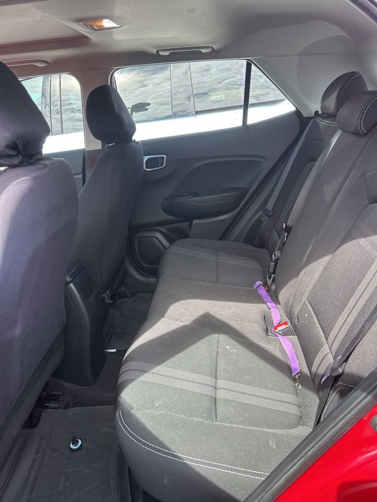 Used 2021 Hyundai Venue SEL w/ Premium Package image 2