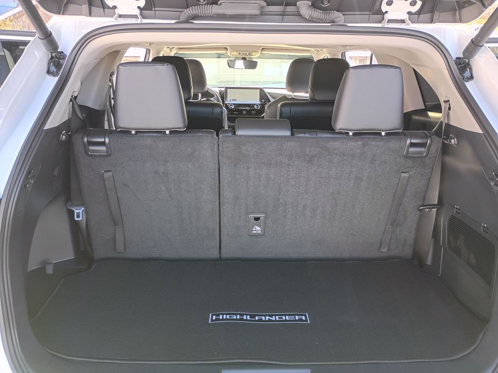 Used 2024 Toyota Highlander XLE image 13