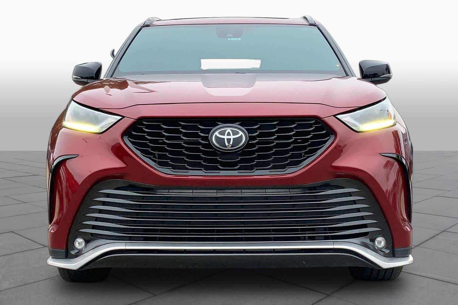 Used 2022 Toyota Highlander XSE FWD image 4