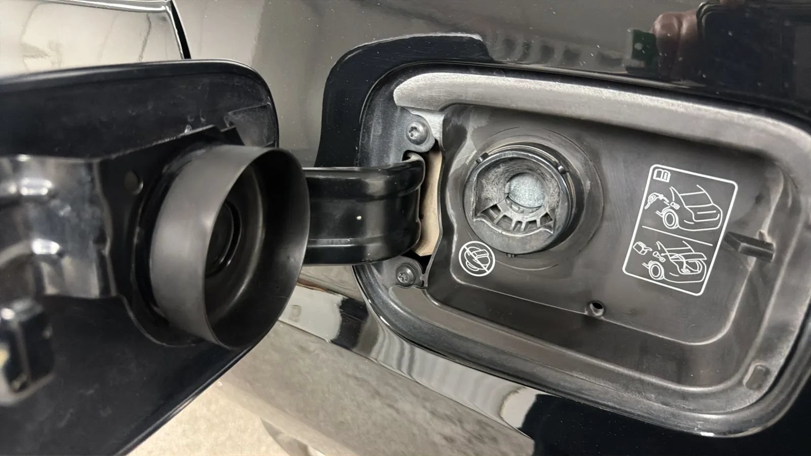 Used 2016 Chrysler 300 C RWD image 29