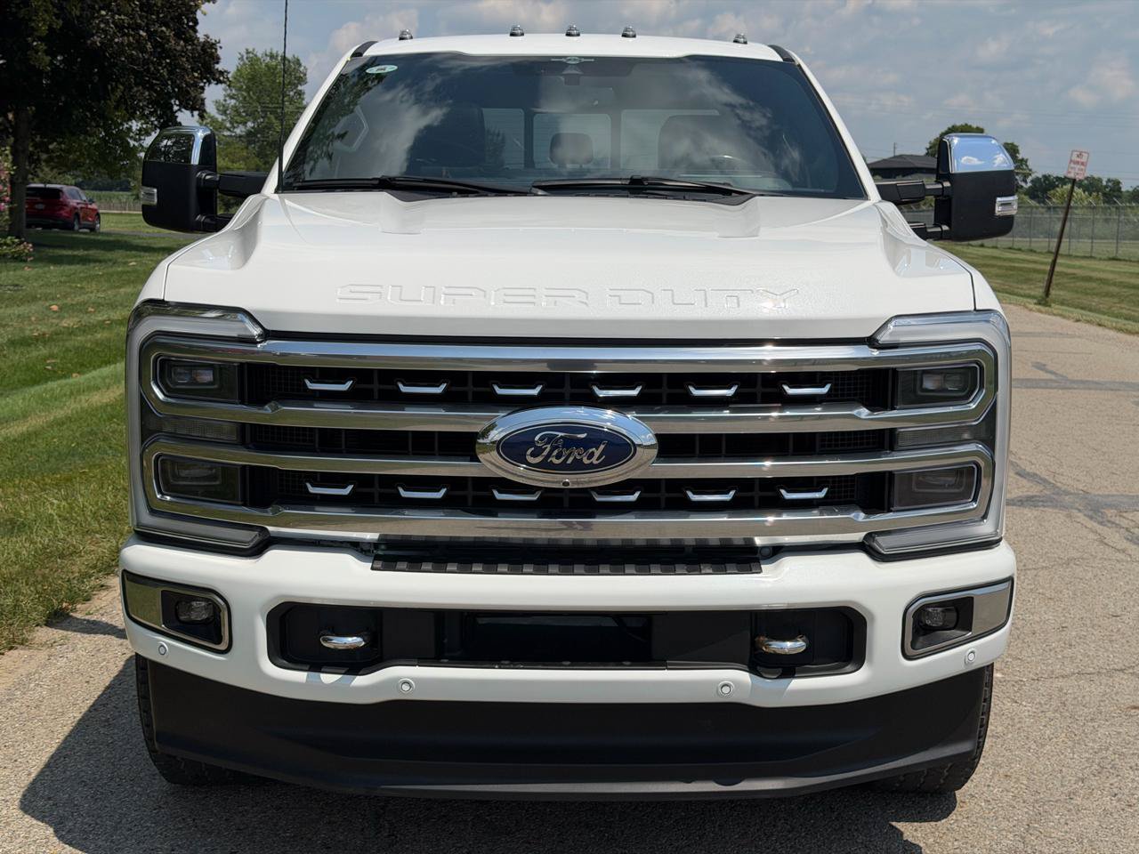 Used 2023 Ford F350 Platinum w/ FX4 Off-Road Package AWD/4WD image 9