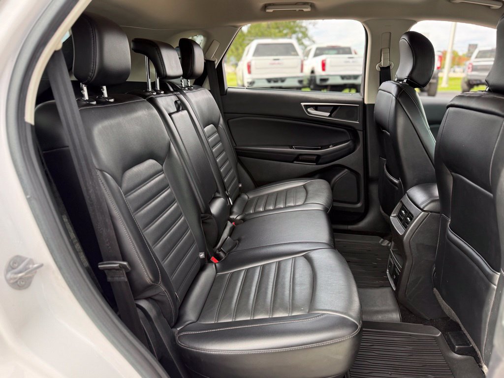 Certified 2018 Ford Edge SEL w/ Equipment Group 201A AWD/4WD image 16
