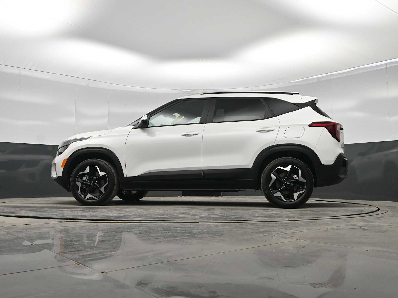 Used 2025 Kia Seltos S image 33